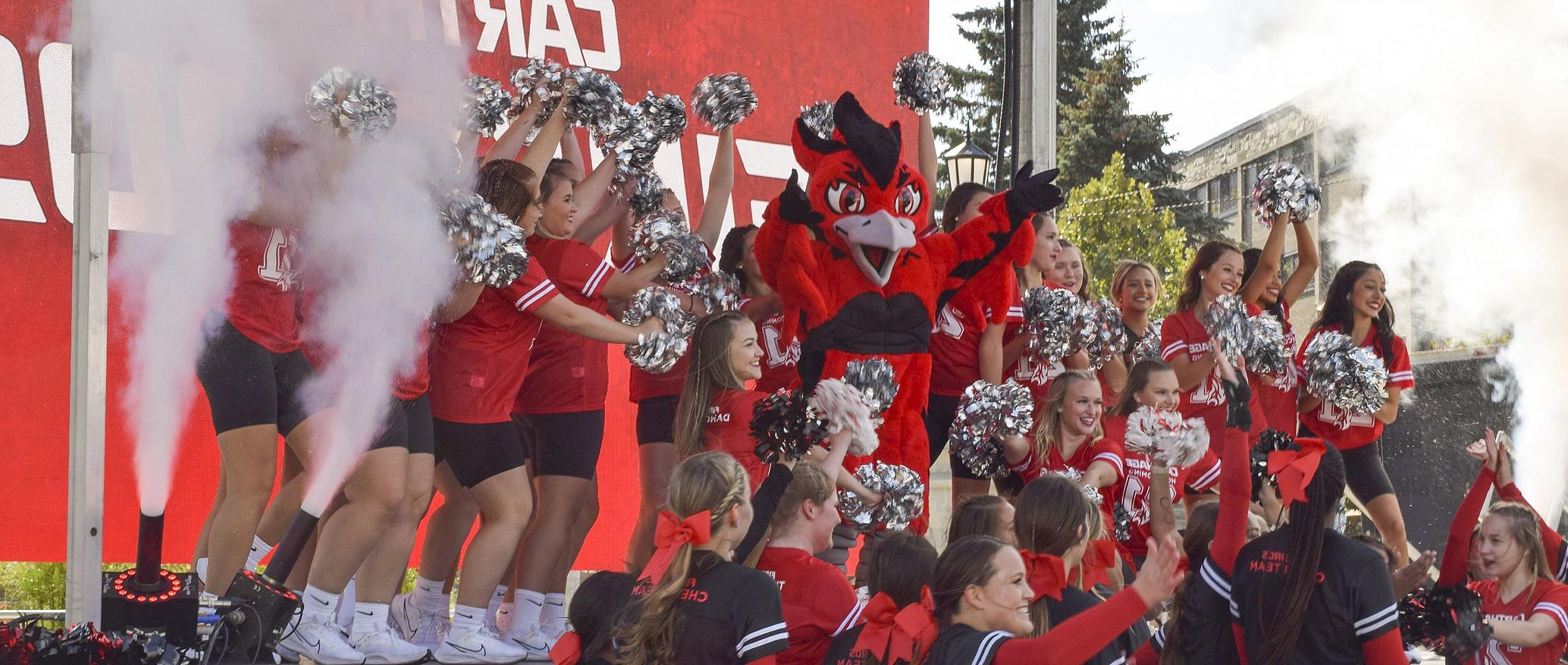 The Carthage College spirit team reveals Ember, the new Firebirds mascot, during 首页coming Weekend 2021.